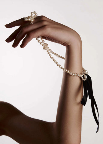 Bracli DESTINOS Perlenkette und Armband 2in1 champagner mit schwarzem Satinband
