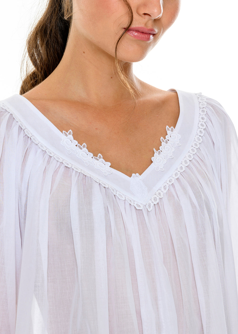 Celestine kurzes Nachthemd VANESSA weiß Blüten- und Blätterspitze langarm