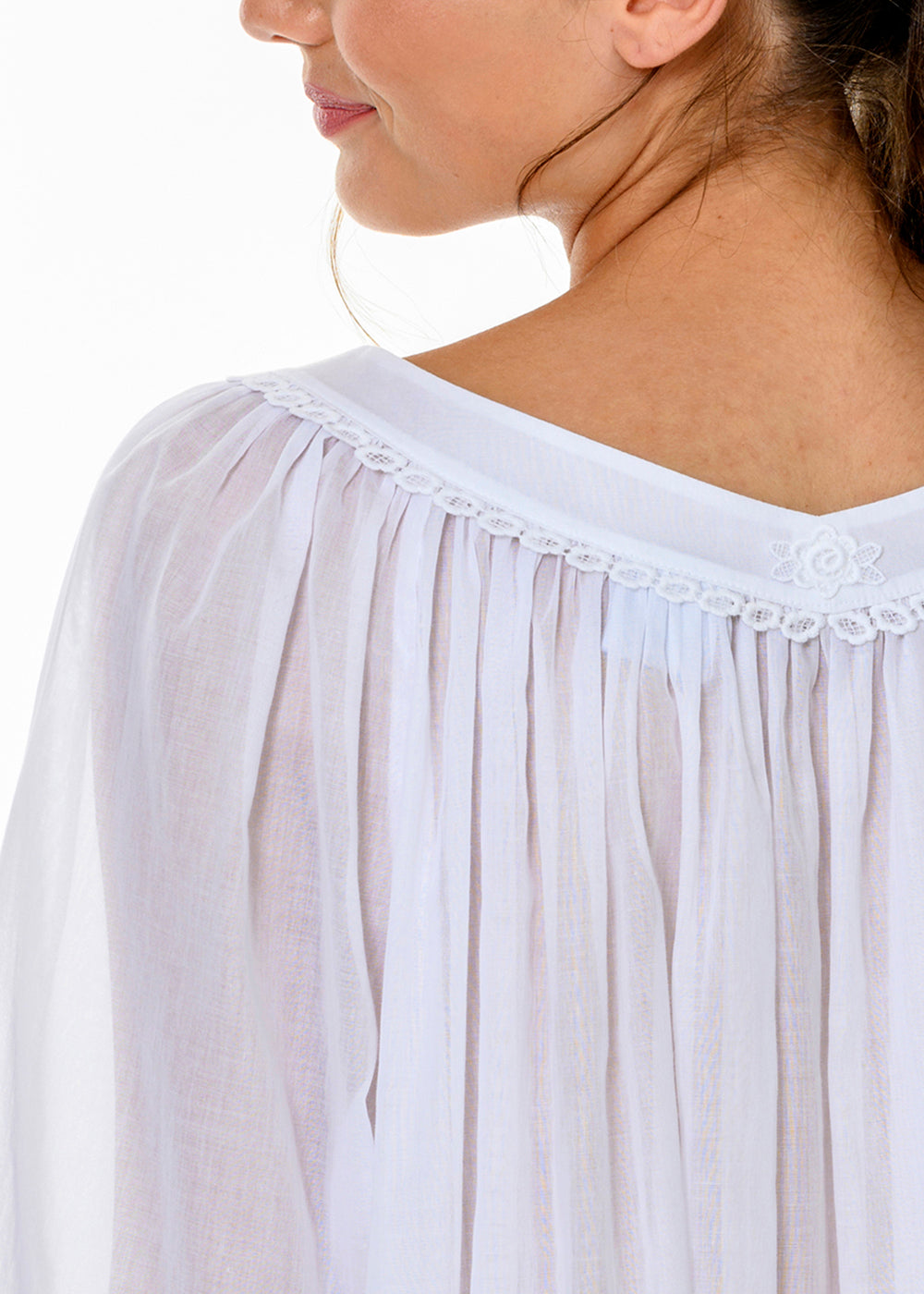 Celestine kurzes Nachthemd VANESSA weiß Blüten- und Blätterspitze langarm