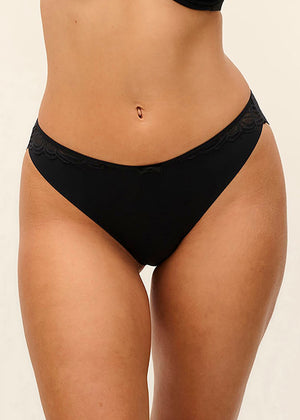 Freya Slip ALANNA schwarz mit Stretch-Spitze und gewelltem Saum