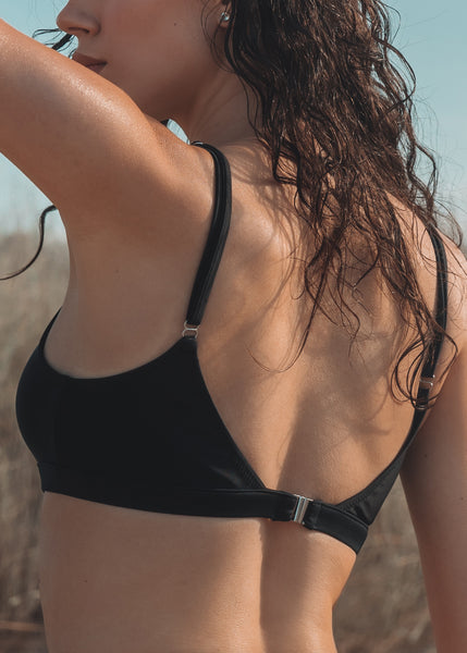 Jolidon Clandestine Bikini-Set JADE schwarz mit Cut-Out Bändern und Schmuckelement