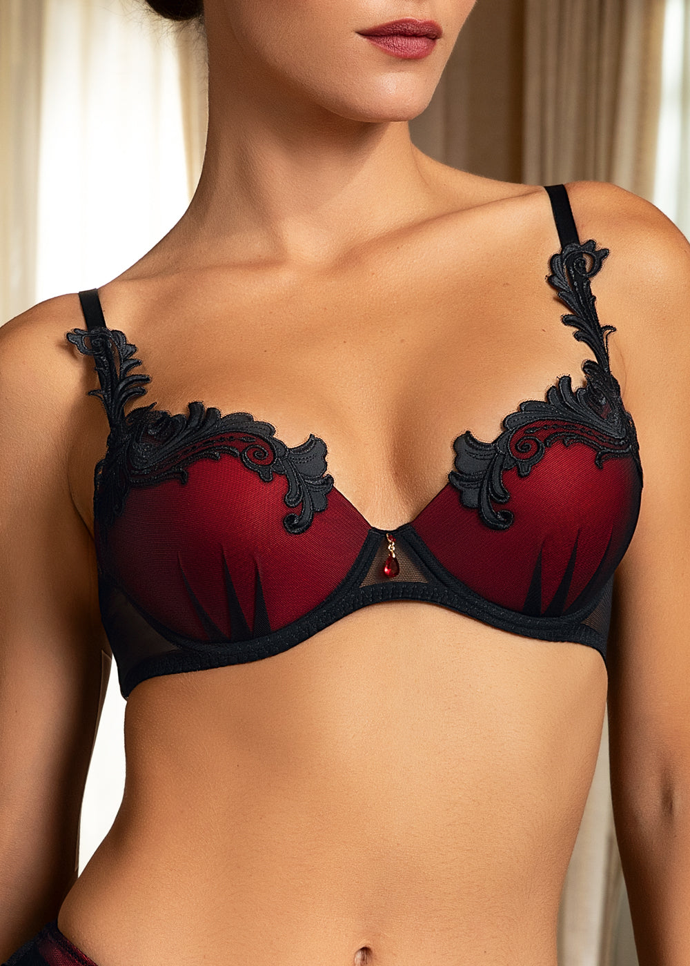Lise Charmel Schalen-BH BELLISSIME INCONNUE schwarz-rot Barock-Spitze mit Tüll