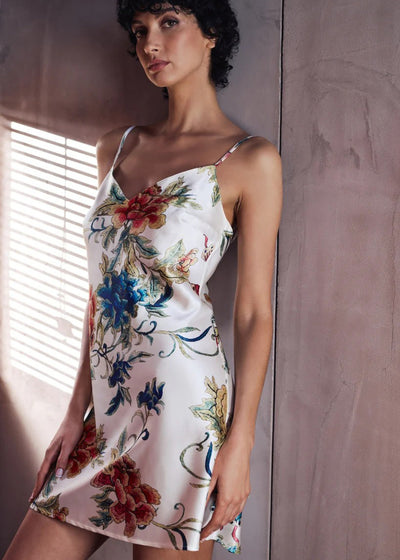 Marjolaine kurzes Nachtkleid BEVERLY champagner Blumenmuster schlicht Seidenmix