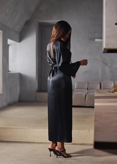 Marjolaine langer Seidenmantel TIMELESS schwarz klassisch minimalistisch