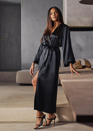 Marjolaine langer Seidenmantel TIMELESS schwarz klassisch minimalistisch