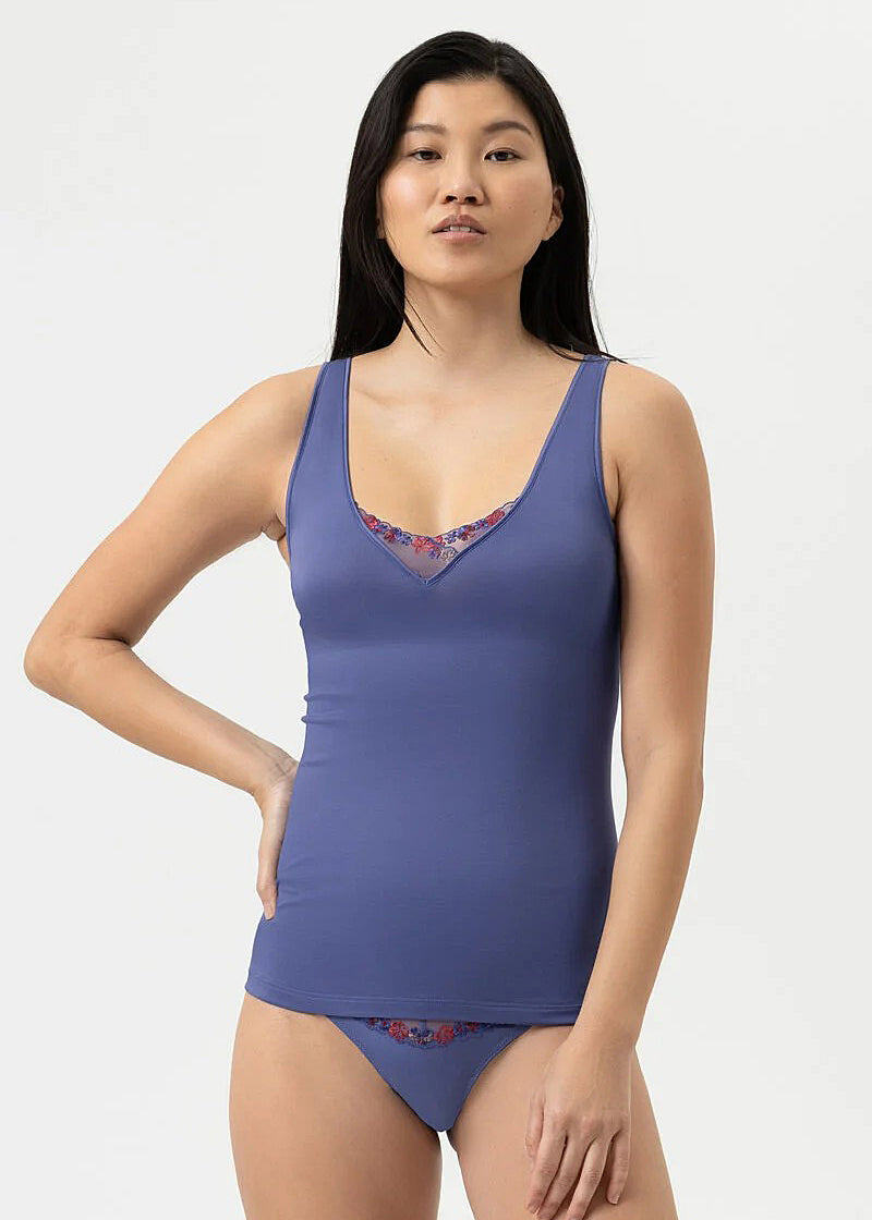 Mey Top PRETTY SENSE blau breite Träger V-Ausschnitt Spitzeverzierung