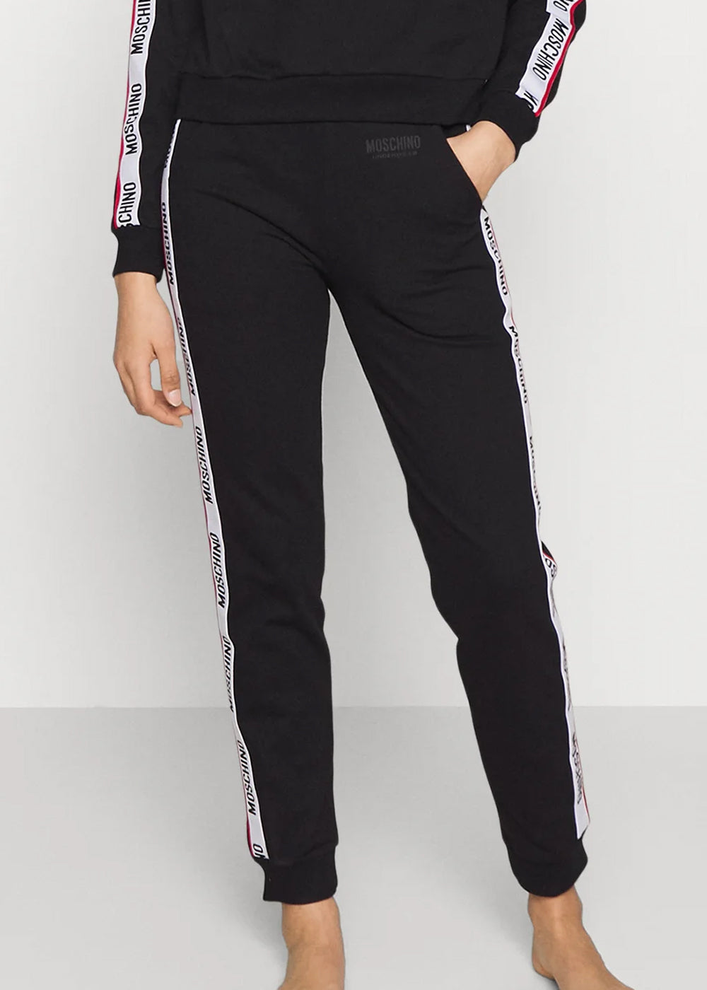 Moschino Damen Jogginghose BASIC JERSEY schwarz weiß-roten Logo-Streifen seitlich