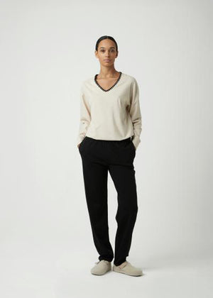 Pluto Schlafanzug QALEA beige mit schwarzer Hose aus reiner Baumwolle