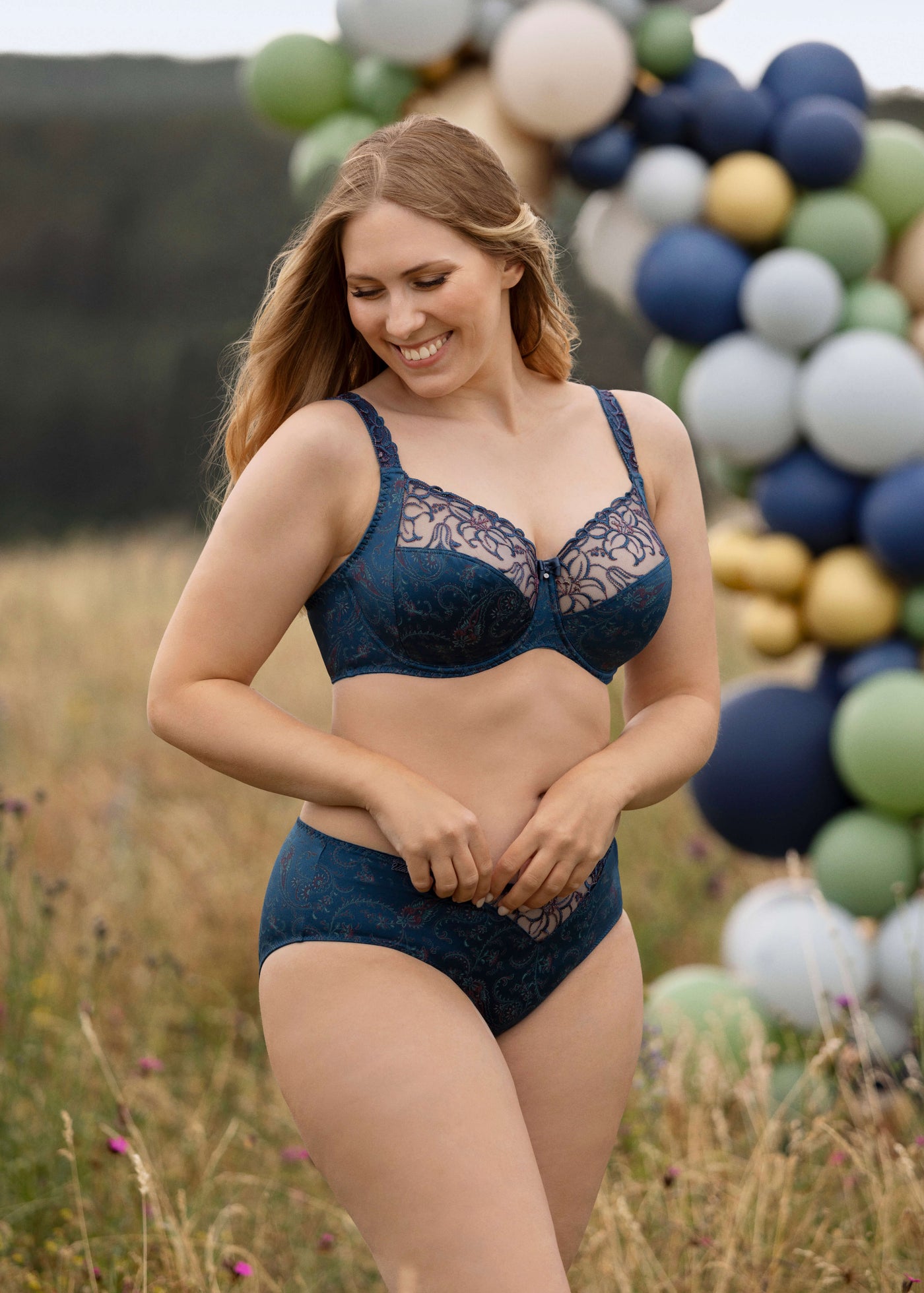 Ulla Bügel-BH ZOE oriental blau mit floral-ornamentalem Muster und Stickerei