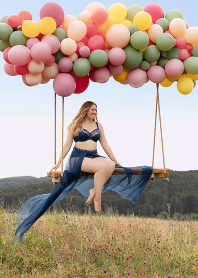 Ulla Panty ZOE orientalblau mit floral-ornamentalem Muster und Stickerei