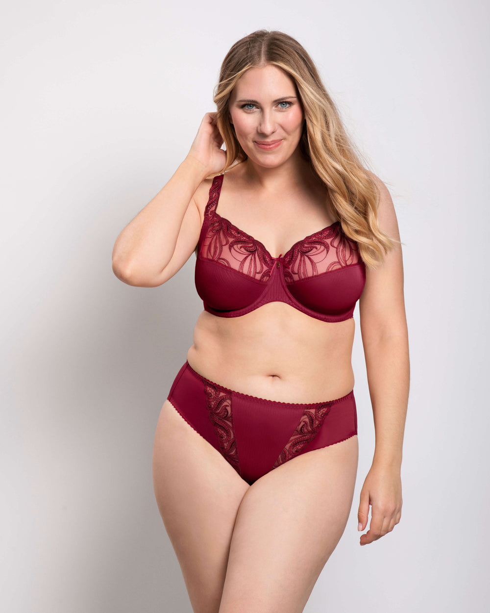 Ulla Slip CARMEN bordeauxrot im Materialmix aus besticktem Mesh und geprägtem Stoff
