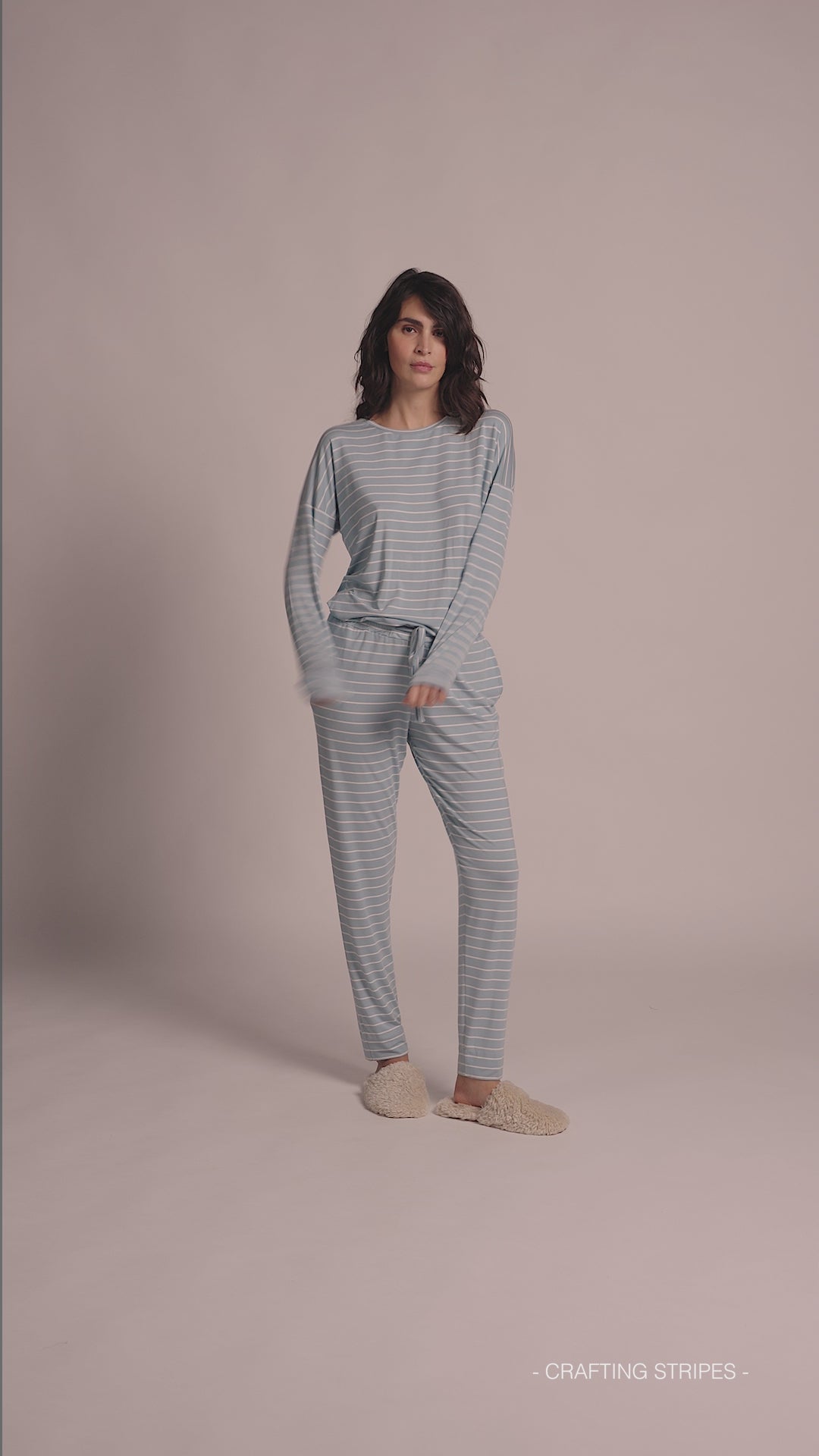 Pluto langer Schlafanzug HELINA hellblau weiß gestreift langarm Rundhalsausschnitt