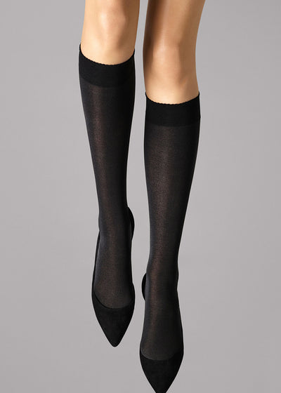 Wolford Kniestrümpfe VELVET DE LUXE in schwarz 50 DEN