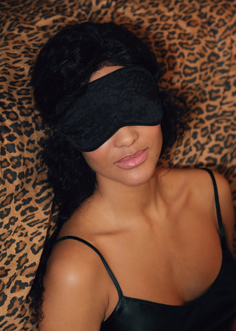 Marjolaine Schlafmaske PERSEA schwarz aus Seide mit tonaler Spitze