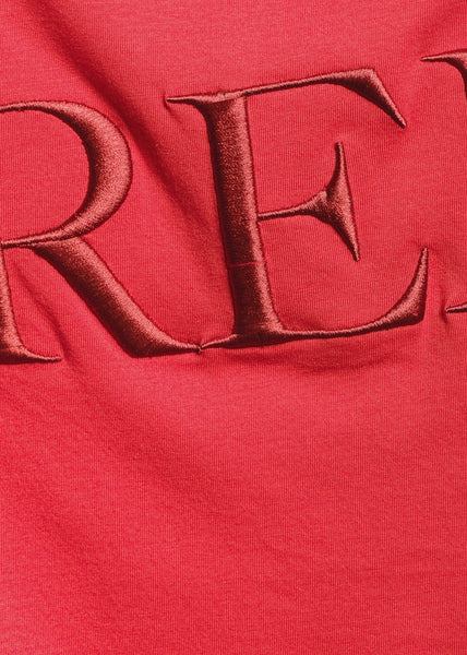 Quantum Courage T-Shirt in rot mit RED Schriftzug als Stickerei