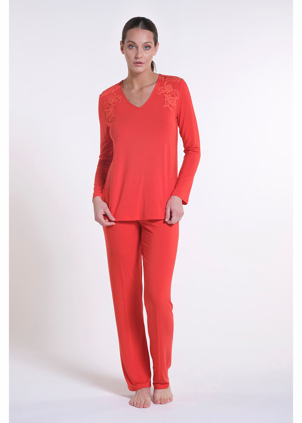 Verdiani langer Schlafanzug orange aus Modal mit Jugendstil-Spitzenbesatz weich